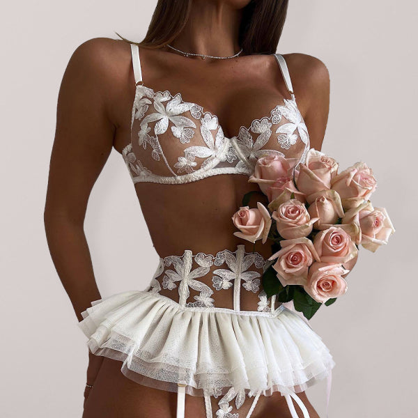 🔥 Sexy Lace Embroidered Lingerie Set – 3 Piece Bra Garter Skirt 💕