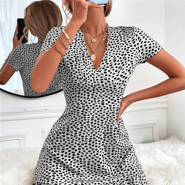 🌸 Chic & Flirty V-Neck Floral Dress – Perfect for Vacation & Date Night! 🌸