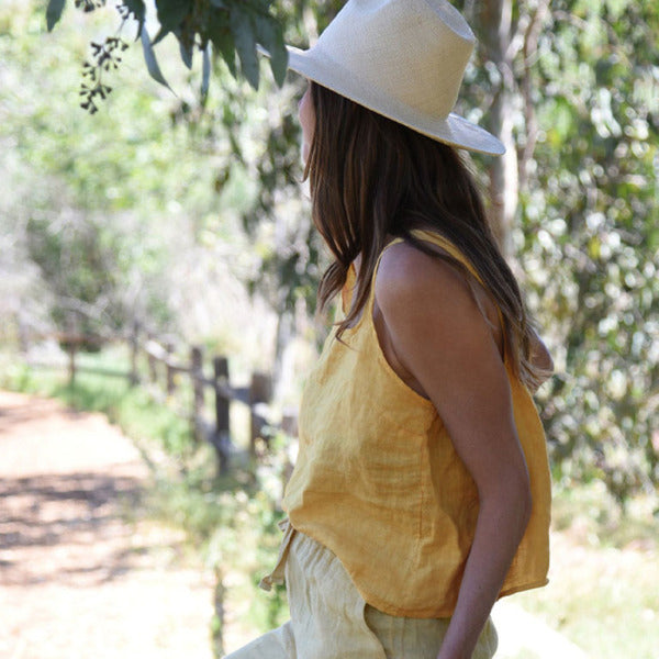 ✨ Chic Linen Halter Crop Top – Retro French Vacation Style 🤍☀️