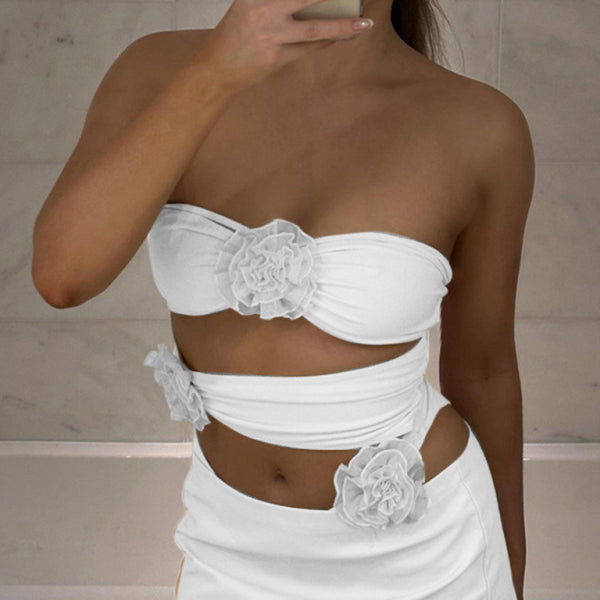 🔥 Backless Halter Jumpsuit with 3D Floral Detail – Sexy & Chic Street Style 🌸