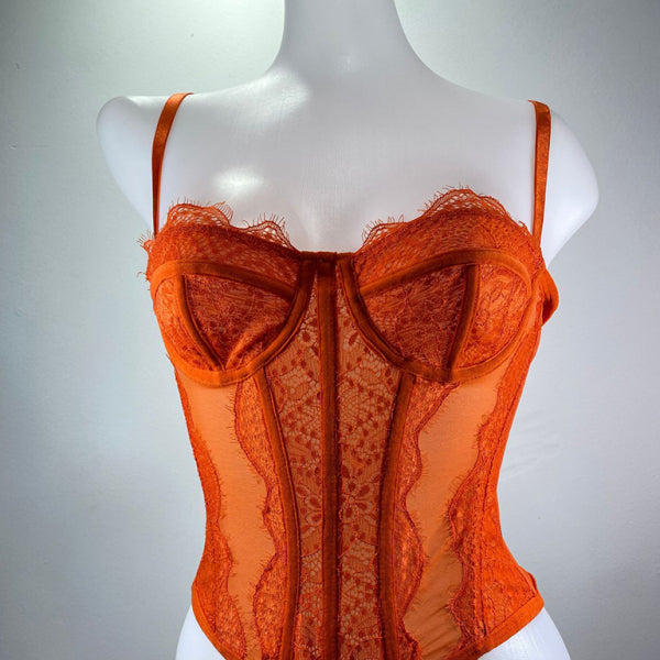 β¨ Lace Embroidered Sexy Tube Top β Backless, Stylish & Trendy Must-Have β¨