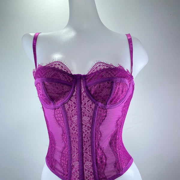 β¨ Lace Embroidered Sexy Tube Top β Backless, Stylish & Trendy Must-Have β¨