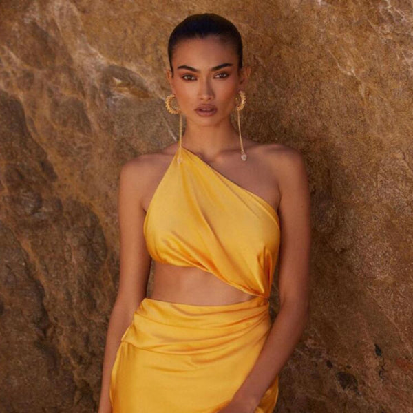 ✨ Elegant Backless Draped Maxi Dress – Chic & Sexy Evening Look ✨