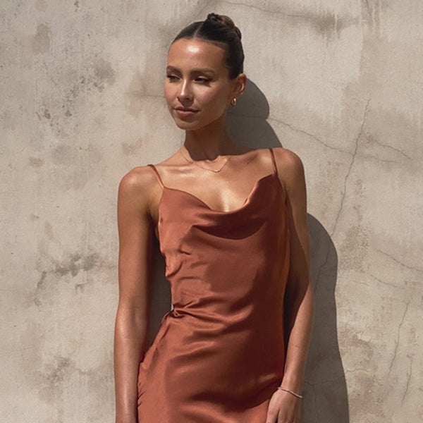 💃 Sleek & Sexy Deep V-Neck Slim Dress – Perfect for Any Occasion ✨