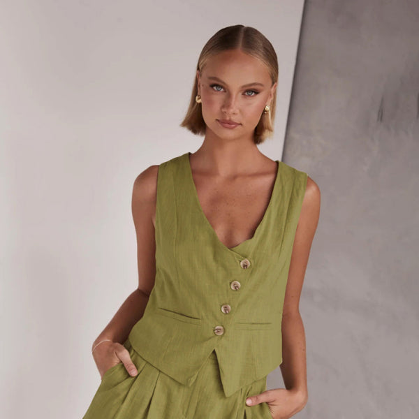 ✨ Chic & Sleek V-Neck Vest Shorts Set – Stylish Two-Piece Outfit for Any Occasion ✨