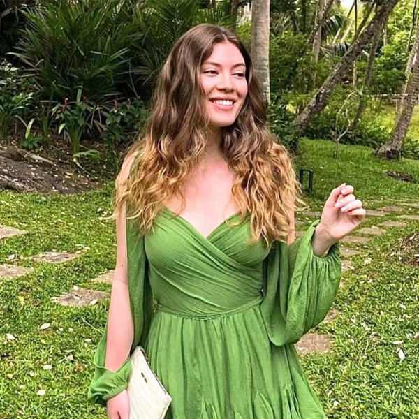 β¨ Chic Off-Shoulder V-Neck Dress Sexy & Stylish for Any Occasion β¨