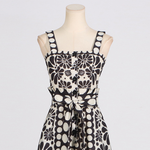 🖤 Trendy Printed Lace-Up Jumpsuit – Sleek & Stylish Sleeveless Romper 🖤