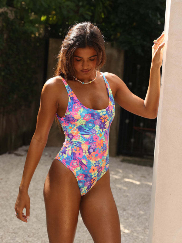 stylish Backless One-Piece Swimsuit – Trendy Printed Swimwear for Summer