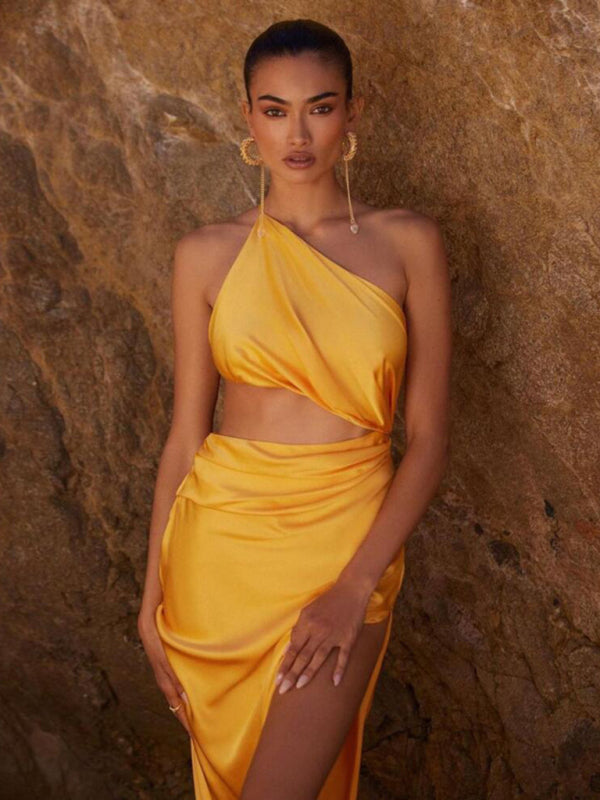 Elegant Backless Draped Maxi Dress – Chic & stylish Evening Look