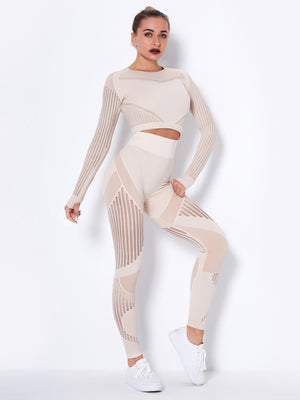 🖤 Seamless Striped Yoga Set – Stretch, Slay & Stay Stylish 🖤