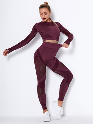 🖤 Seamless Striped Yoga Set – Stretch, Slay & Stay Stylish 🖤