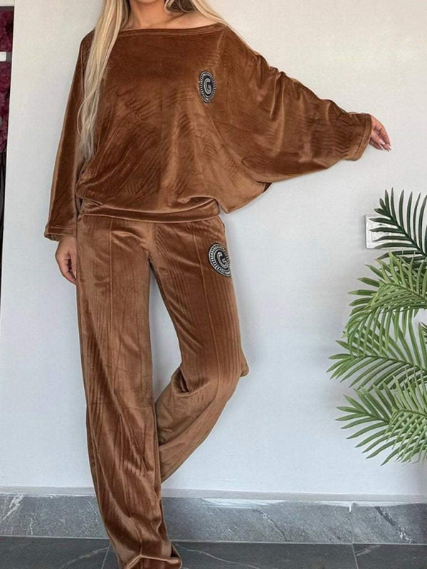 Luxe Gold Velvet Two-Piece Set – Chic Bat Sleeve Lounge Outfit